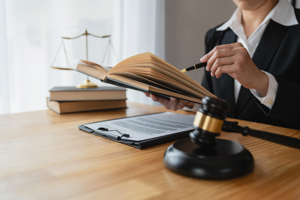 Why You Need a Family Contract Lawyer in Ontario: Protect Your Rights